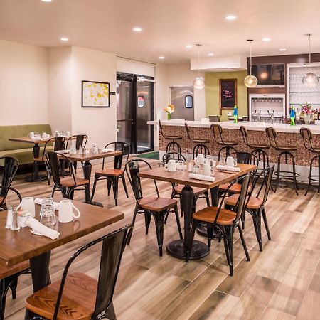 Holiday Inn And Suites Addison By Ihg Esterno foto