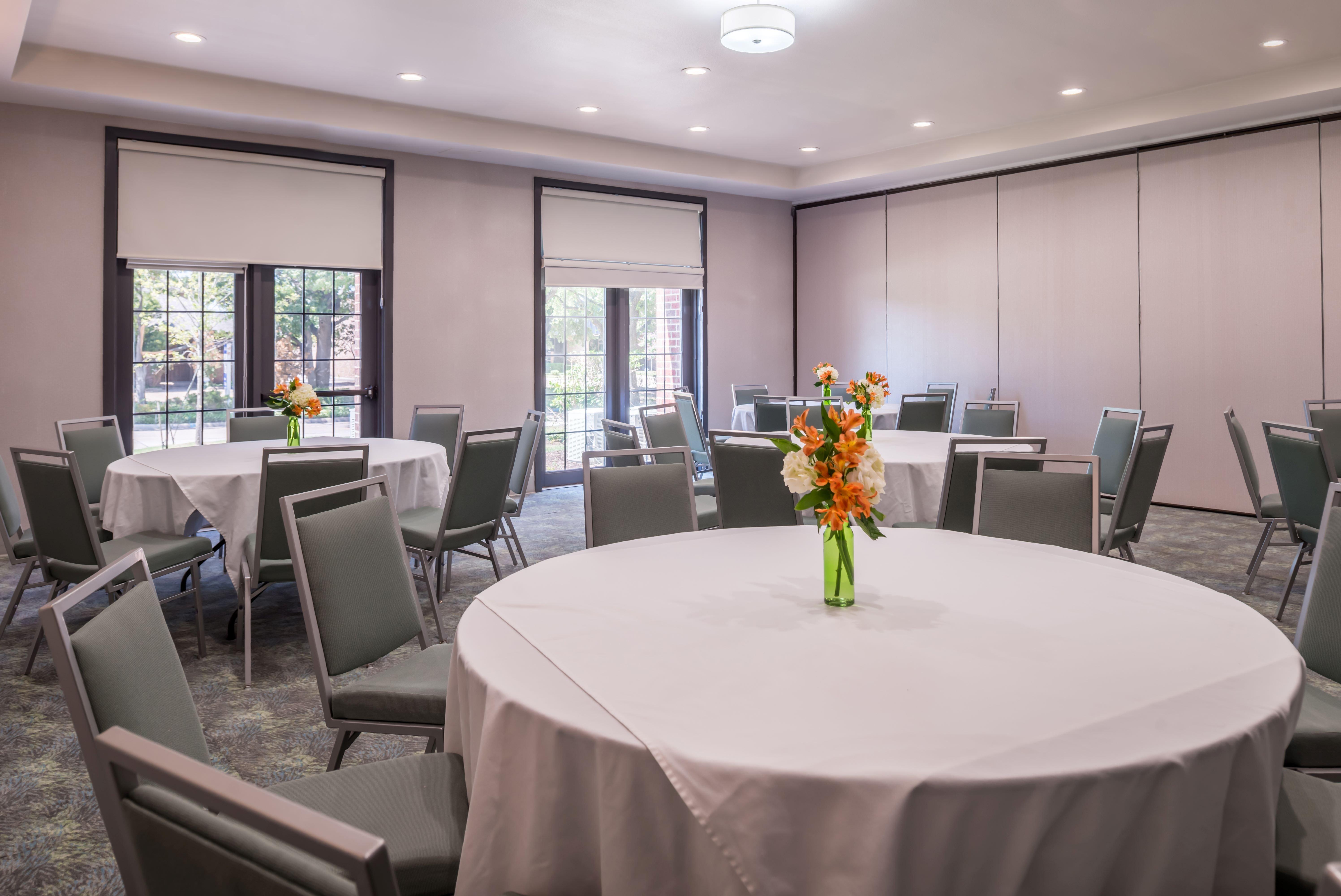 Holiday Inn And Suites Addison By Ihg Esterno foto
