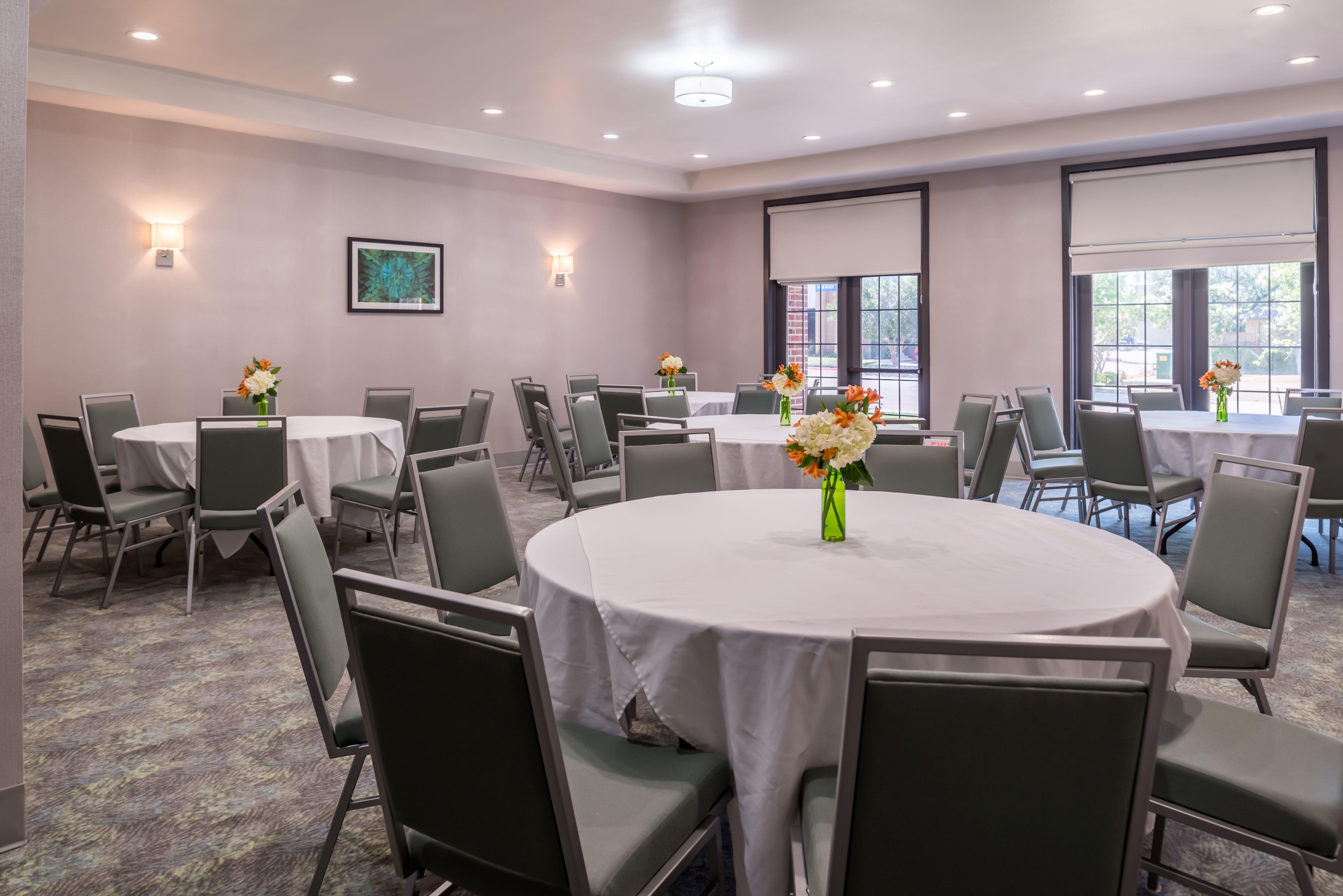 Holiday Inn And Suites Addison By Ihg Esterno foto